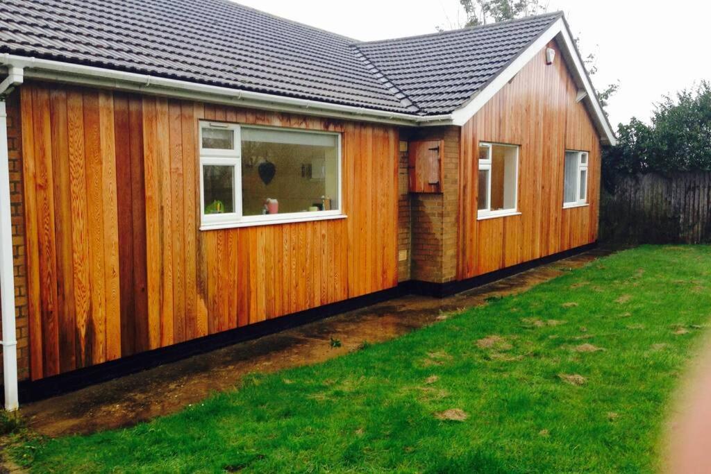 Shore Lodge. 4 Bed Bungalow Only Mtrs From The Beach. Sleeps 8 Sutton-on-Sea Extérieur photo