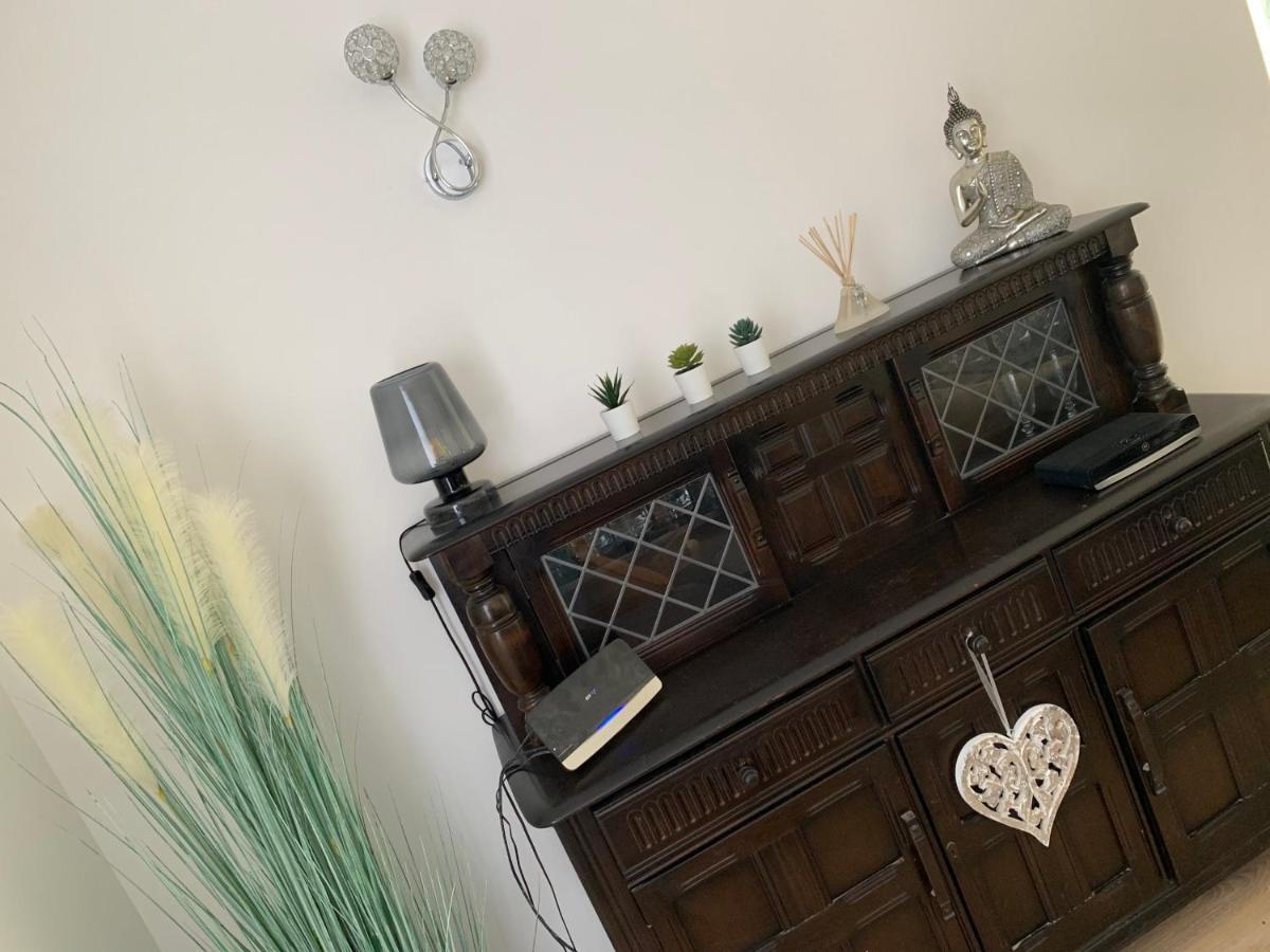 Shore Lodge. 4 Bed Bungalow Only Mtrs From The Beach. Sleeps 8 Sutton-on-Sea Extérieur photo