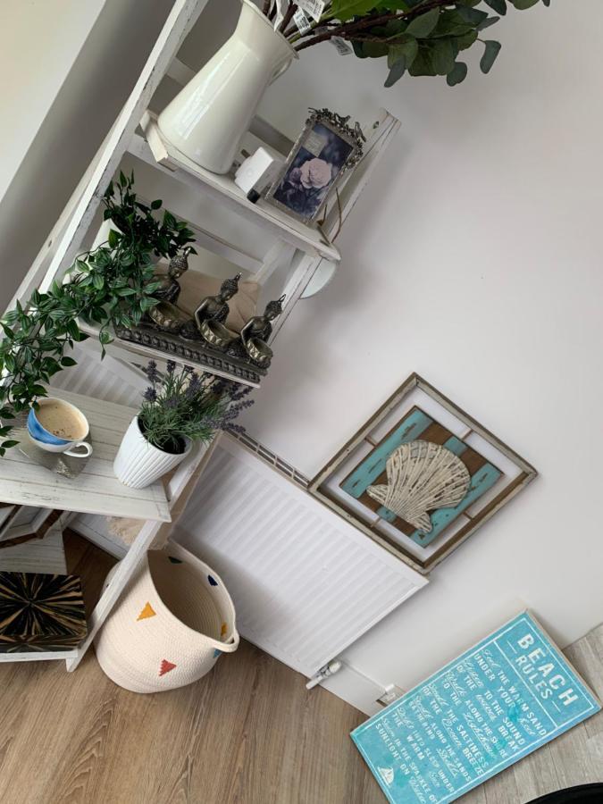 Shore Lodge. 4 Bed Bungalow Only Mtrs From The Beach. Sleeps 8 Sutton-on-Sea Extérieur photo