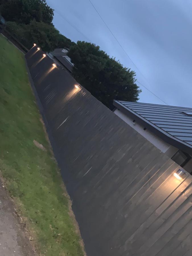 Shore Lodge. 4 Bed Bungalow Only Mtrs From The Beach. Sleeps 8 Sutton-on-Sea Extérieur photo