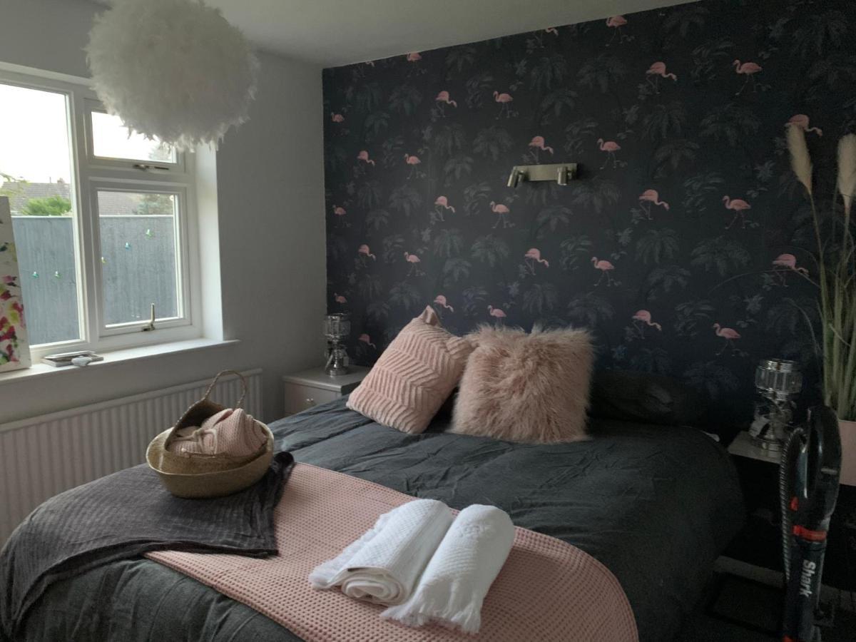 Shore Lodge. 4 Bed Bungalow Only Mtrs From The Beach. Sleeps 8 Sutton-on-Sea Extérieur photo